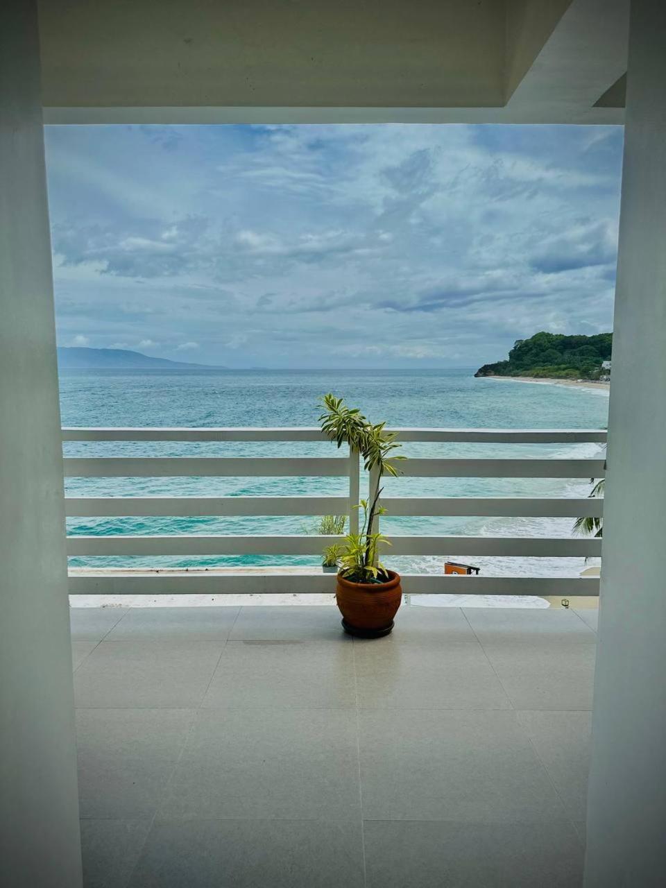 Playa Blanca Beach Resort (Adults Only) Puerto Galera Buitenkant foto